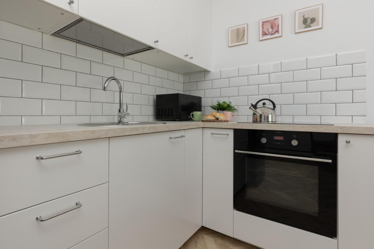 Ursus Sunny Studio For 4 Guests With Parking & Balcony By Noclegi Renters Варшава Экстерьер фото